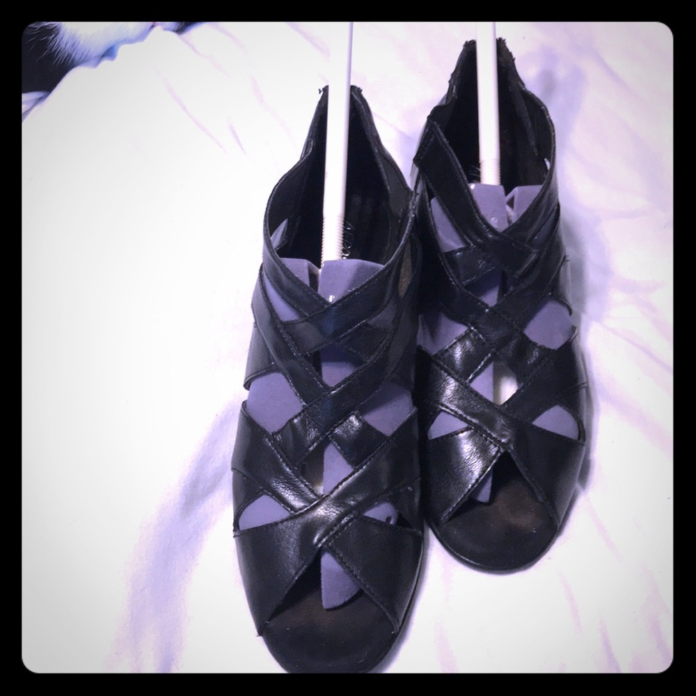 Aerosols black heels